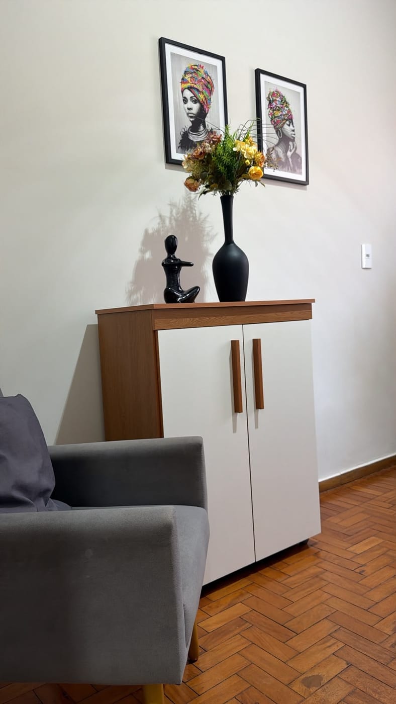 Corredor decorado da Clínica Qualité